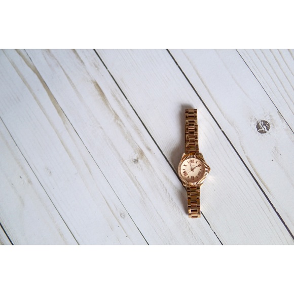 Fossil Accessories - Rose Gold Fossil Watch! Perfect condition!